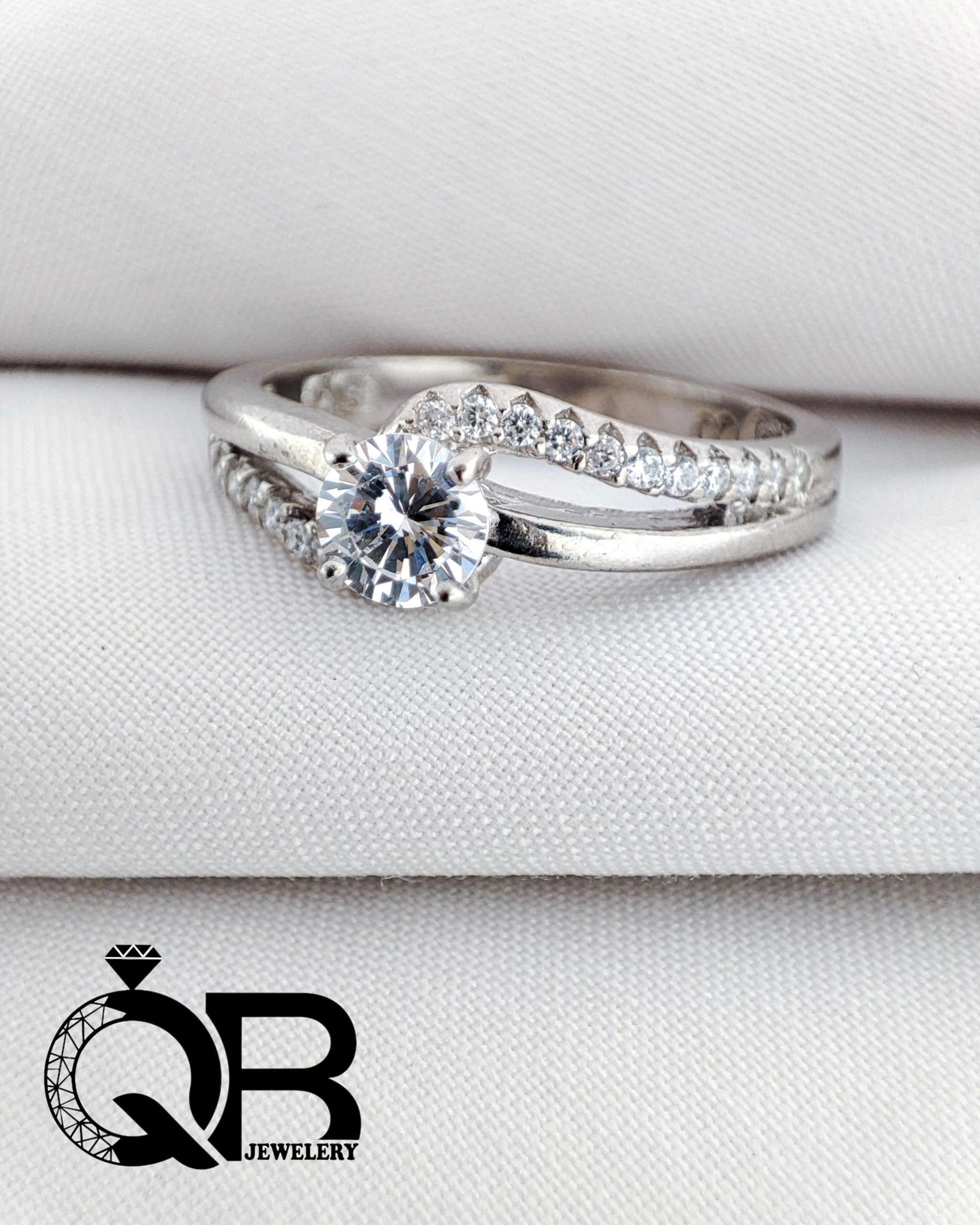 womens-luxury-solitaire-silver-ring انگشتر زنانه نقره با عیار ۹۲۵ و آبکاری رادیوم لوکس