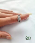انگشتر زنانه نقره با عیار ۹۲۵ و آبکاری رادیوم مدل نگین دار - تصویر 3