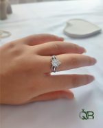 انگشتر زنانه نقره با عیار ۹۲۵ و آبکاری رادیوم مدل تک نگین سولیتر - تصویر 2