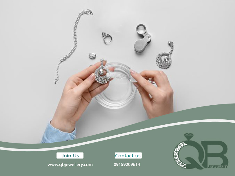 چگونه دستبند نقره را تمیز کنیم