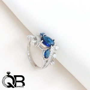 انگشتر نقره سه نگین یاقوت کبود سرمه ای زنانه