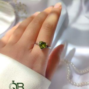 انگشتر زمرد زنانه با تراش قلب