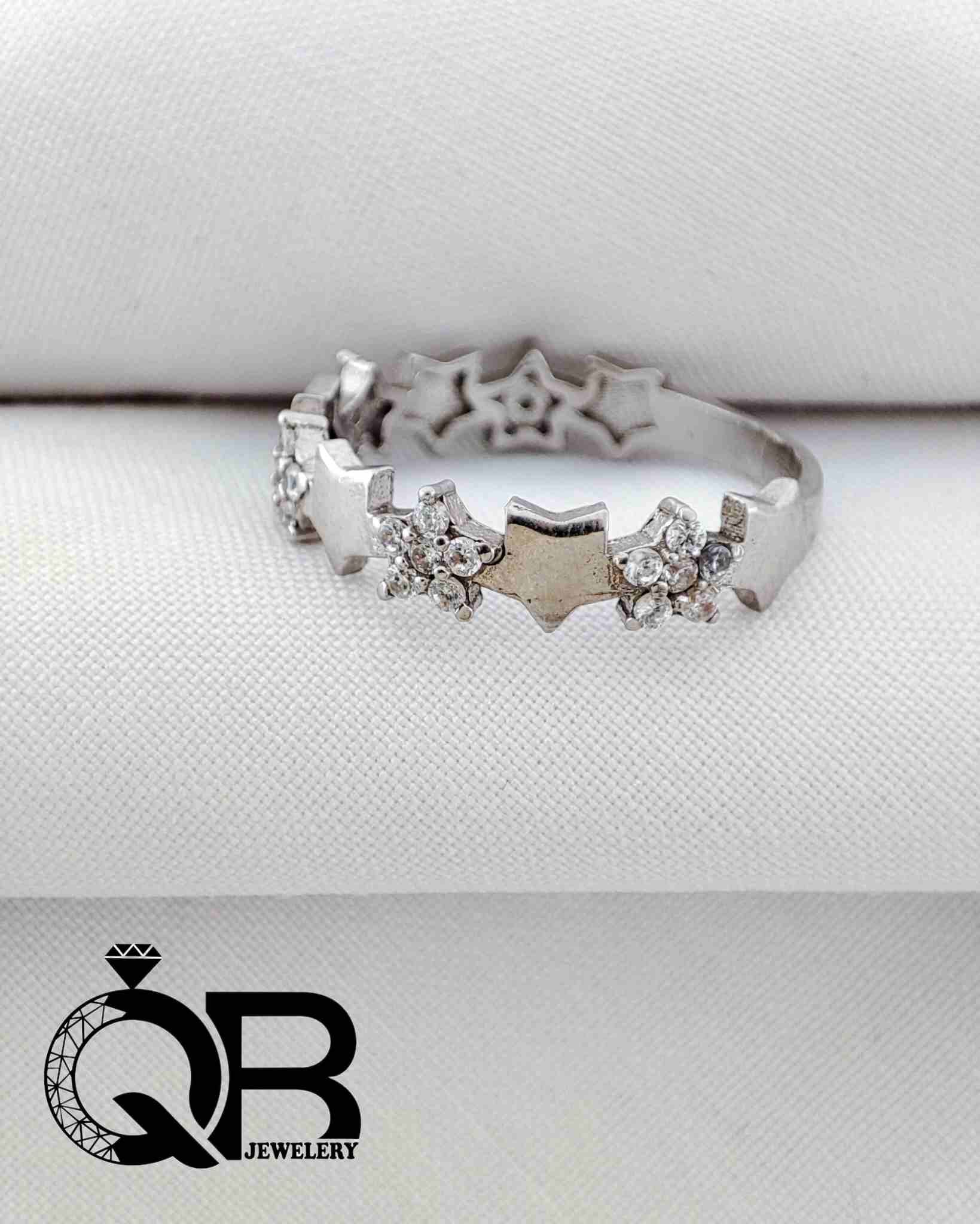 silver-ring-with-a-delicate-star حلقه نقره طرح ستاره ی ظریف